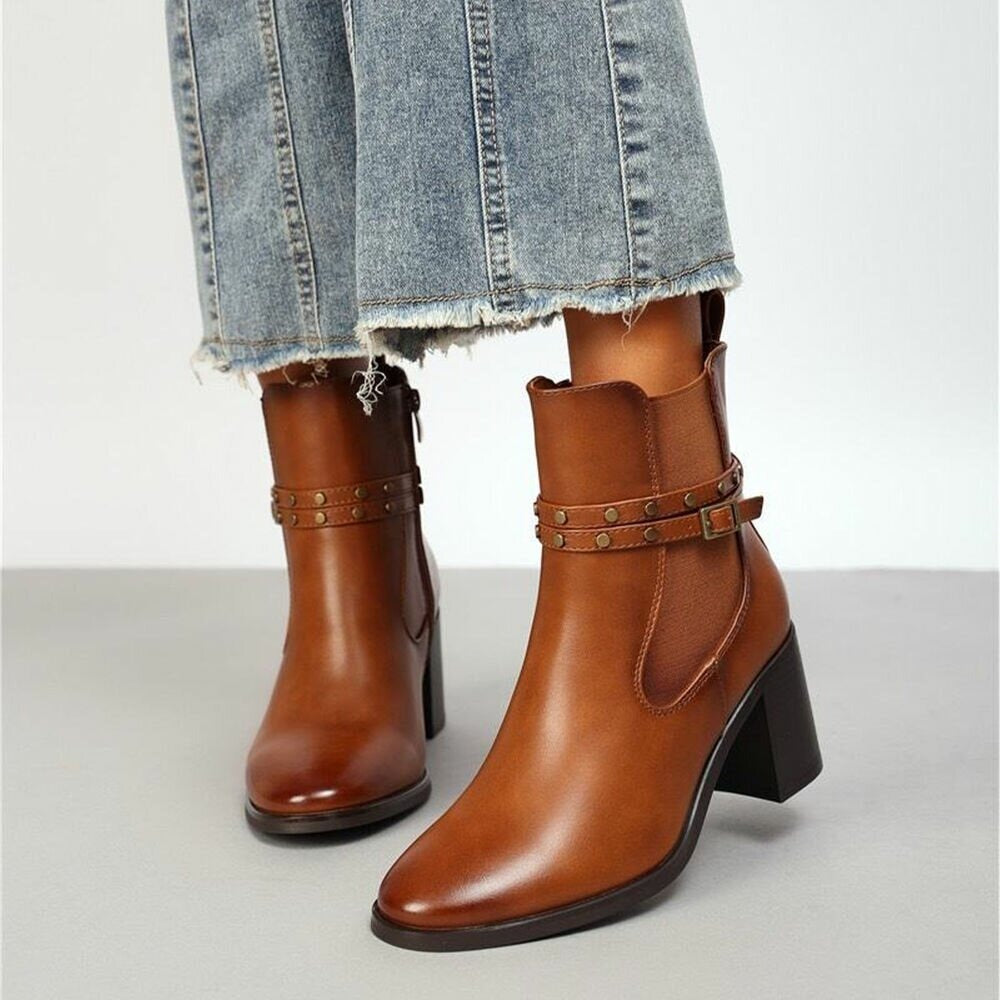 Bottines Chelsea Classiques camel portées – Eymora
