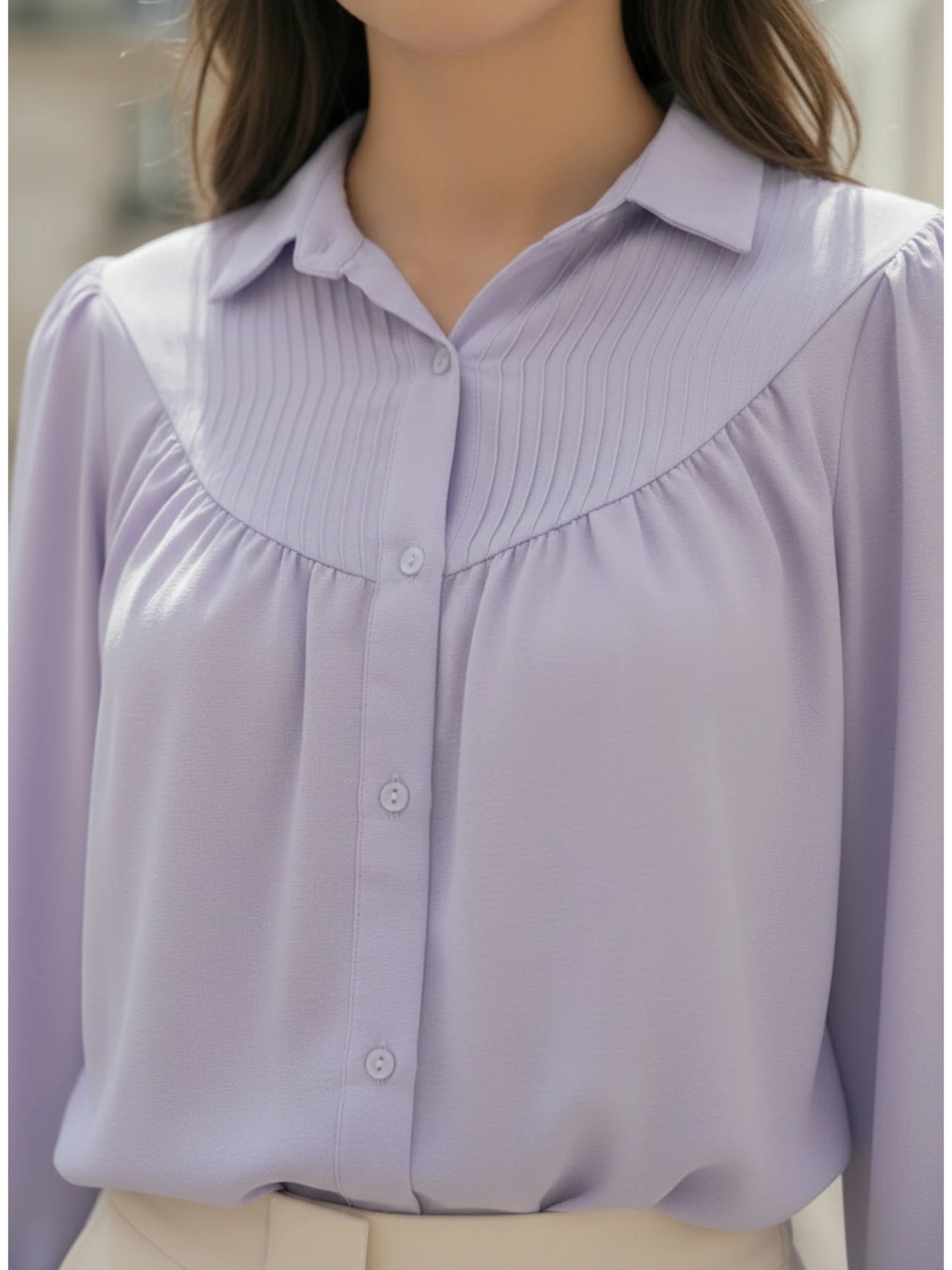 Chemise Fluide Lilas à Manches Volants – Élégance Romantique