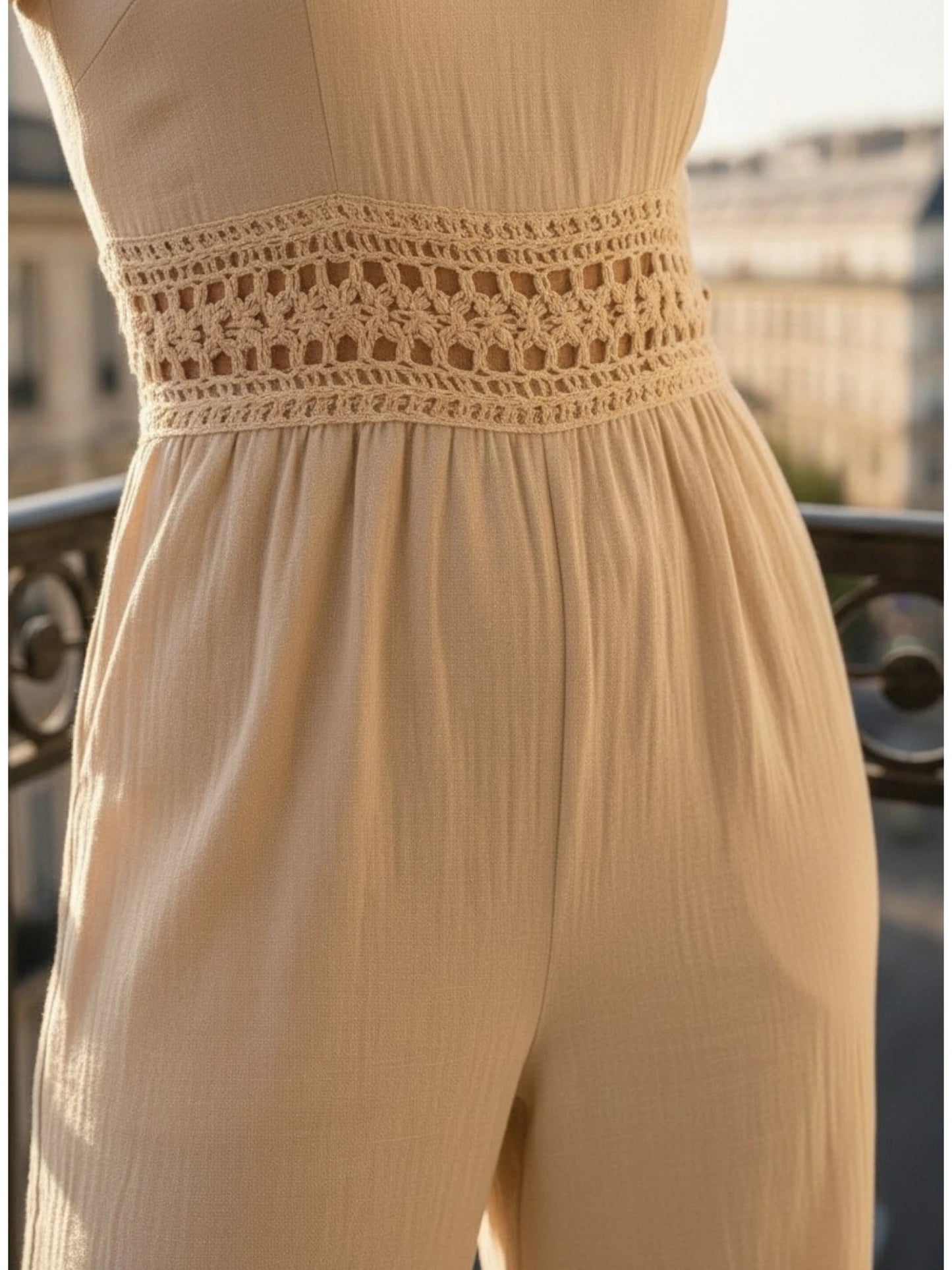 Combinaison Pantalon Aura – Macramé & Fluidité Beige Élégant