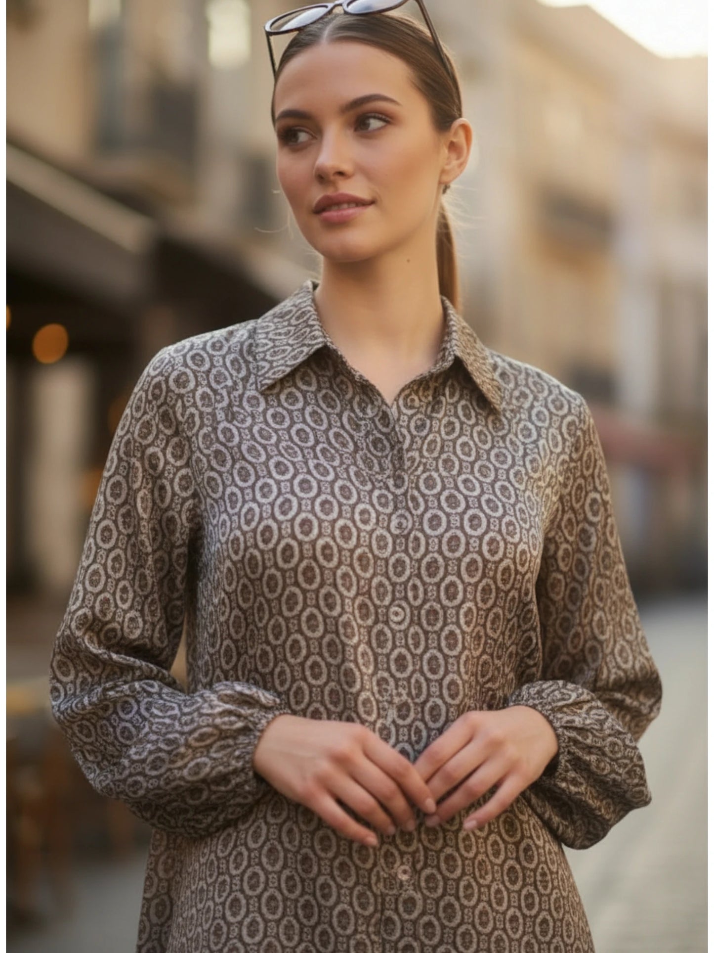 Robe Chemise Fluide Imprimée Chaîne – Chic & Polyvalente