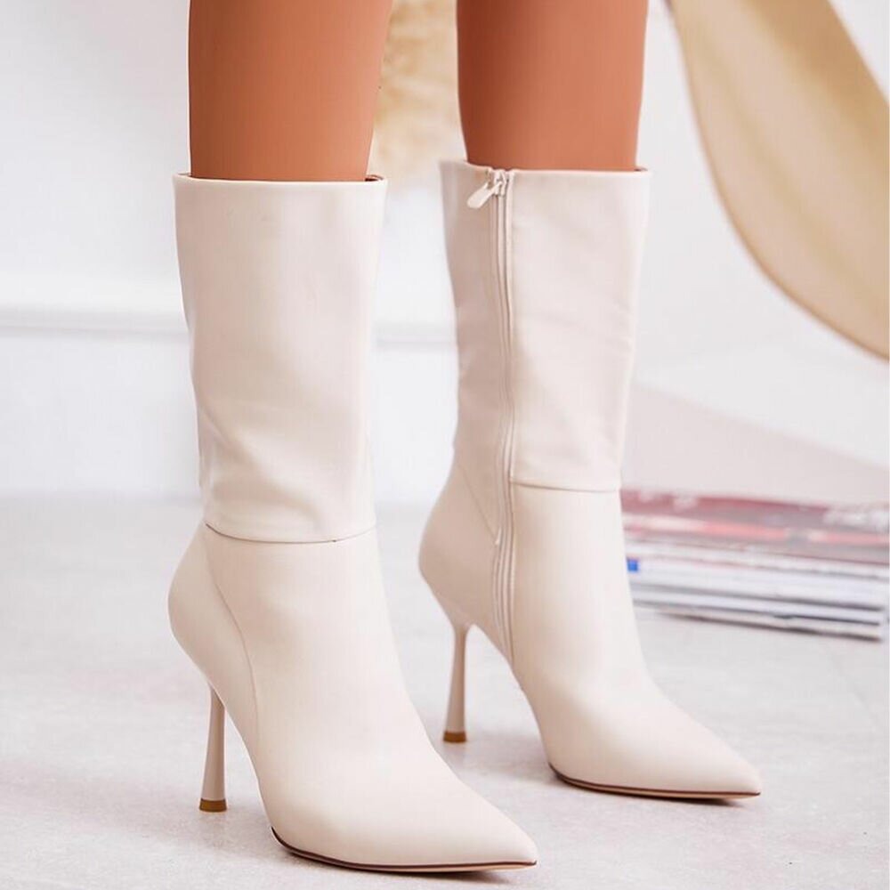 Bottes Mi-Mollet à Talon Aiguille beige portées – Eymora
