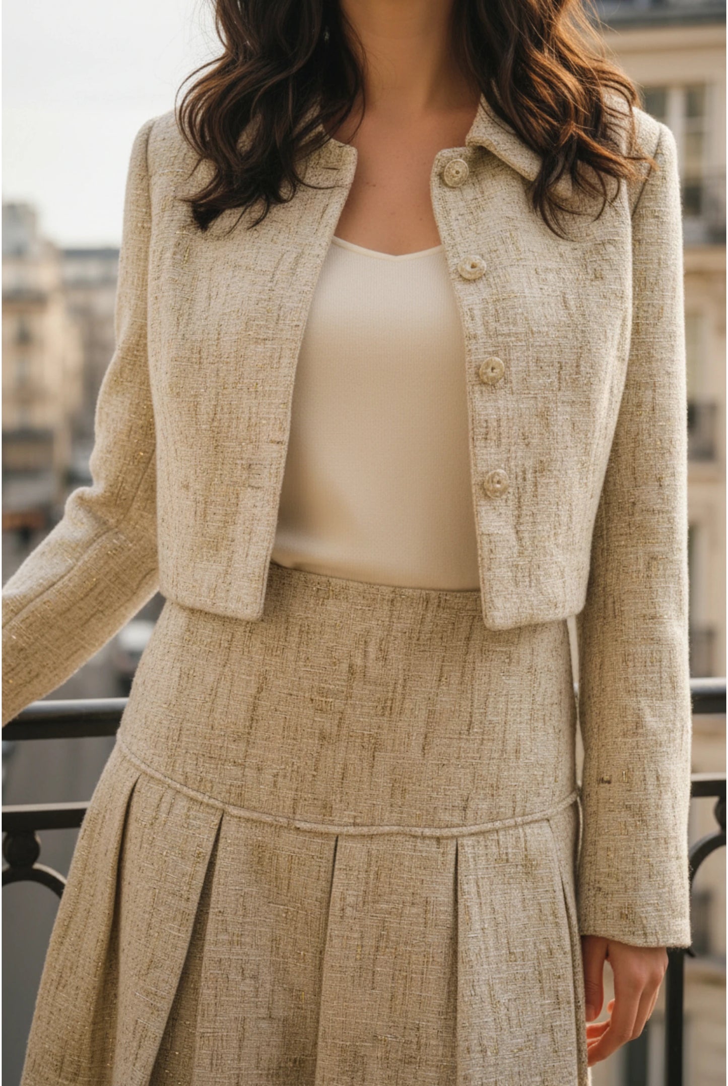 Ensemble Blazer & Jupe Short Rétro – Élégance Parisienne