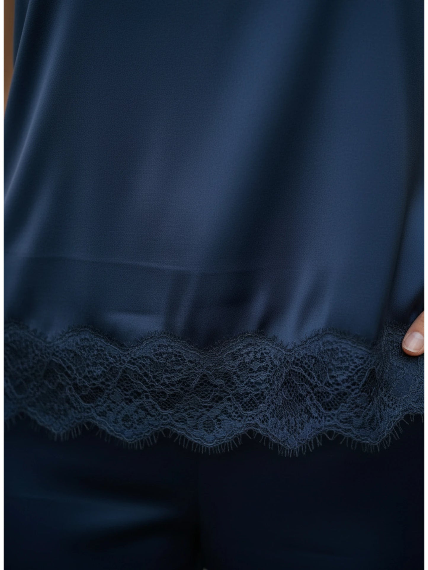 Ensemble Bustier Finition Dentelle & Pantalon Satin Chic – Bleu Nuit