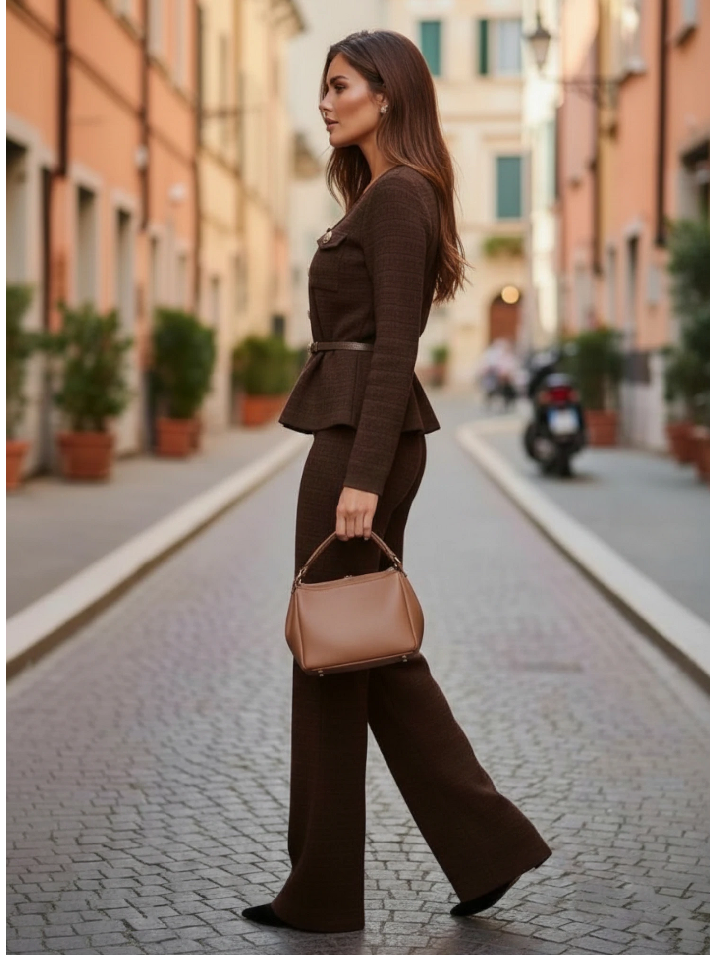 Ensemble motif pull boutons or avec ceinture et pantalons