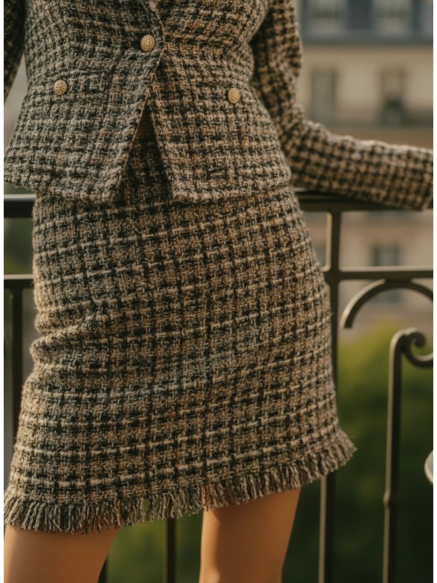 Ensemble Veste et Jupe Tweed Vert – Chic Parisien