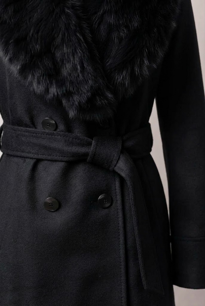 Manteau long Melissa noir – détail de la matière – Eymora