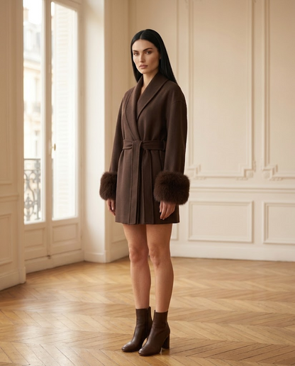 Manteau Maryline chocolat – de trois-quarts – Eymora