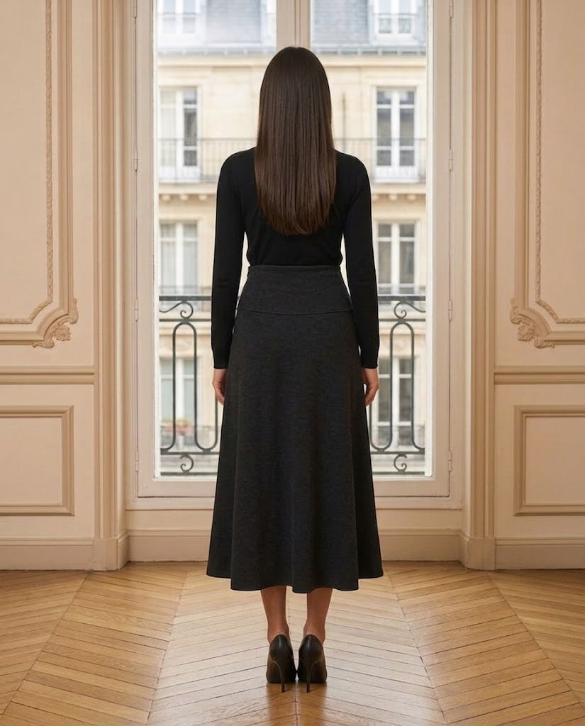 Jupe midi trapèze maille noir – de dos – Eymora