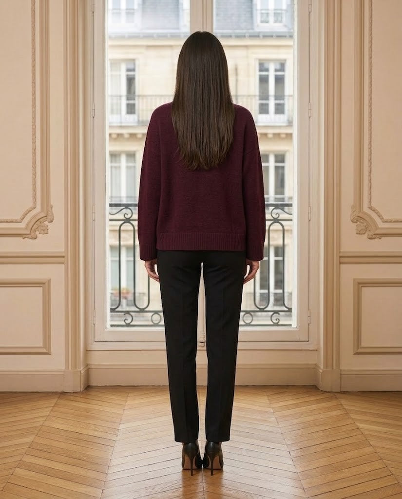 Pull col montant bordeaux – de dos – Eymora