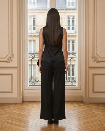 Ensemble top drapé et pantalon satiné noir – de dos – Eymora