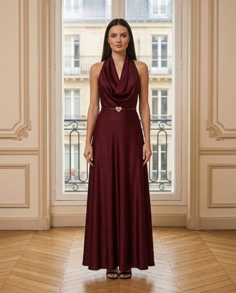 Robe longue satinée col bénitier bordeaux – de face – Eymora