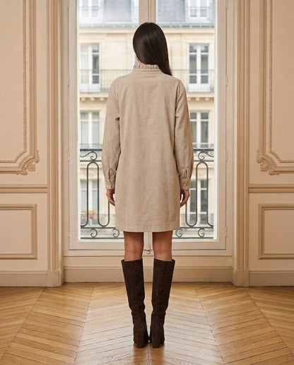 Robe chemise velours côtelé taupe – de dos – Eymora
