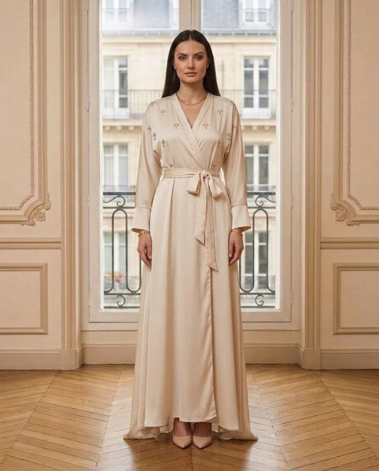 Robe longue à perles crème – vue de face – Eymora