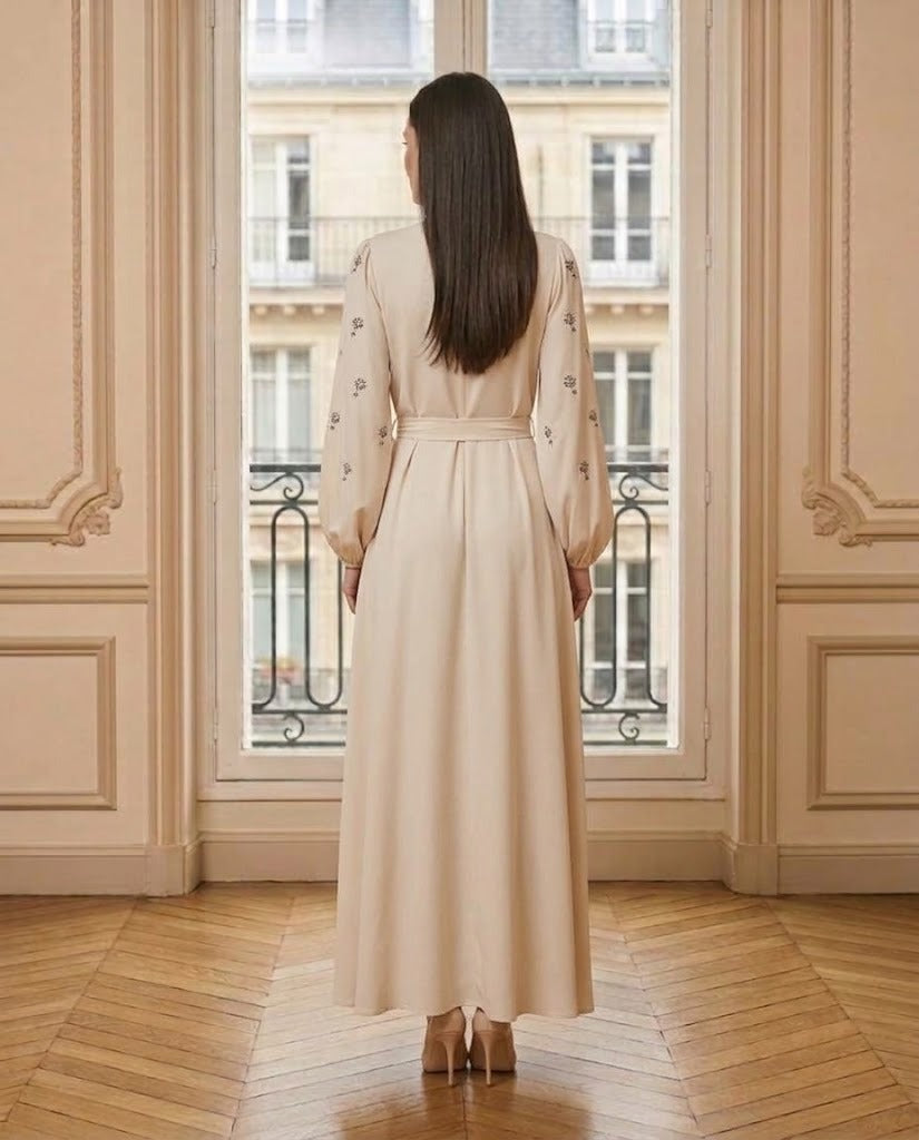 Robe longue à perles crème – vue de dos – Eymora