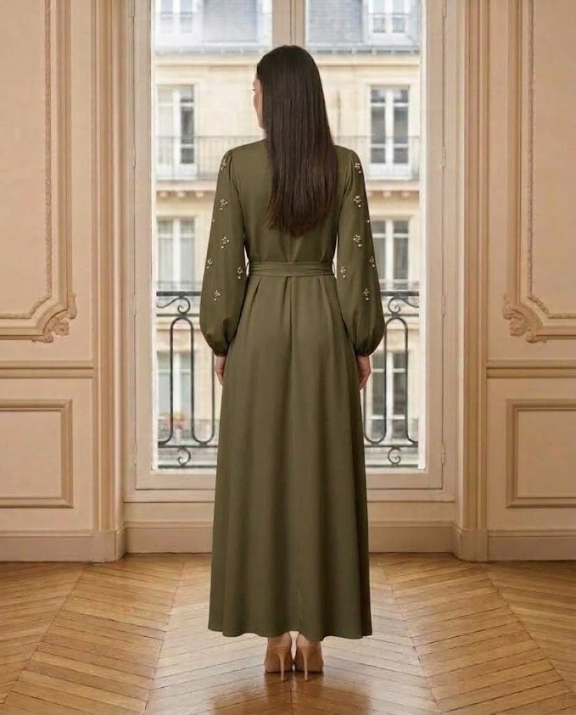Robe longue à perles kaki – vue de dos – Eymora