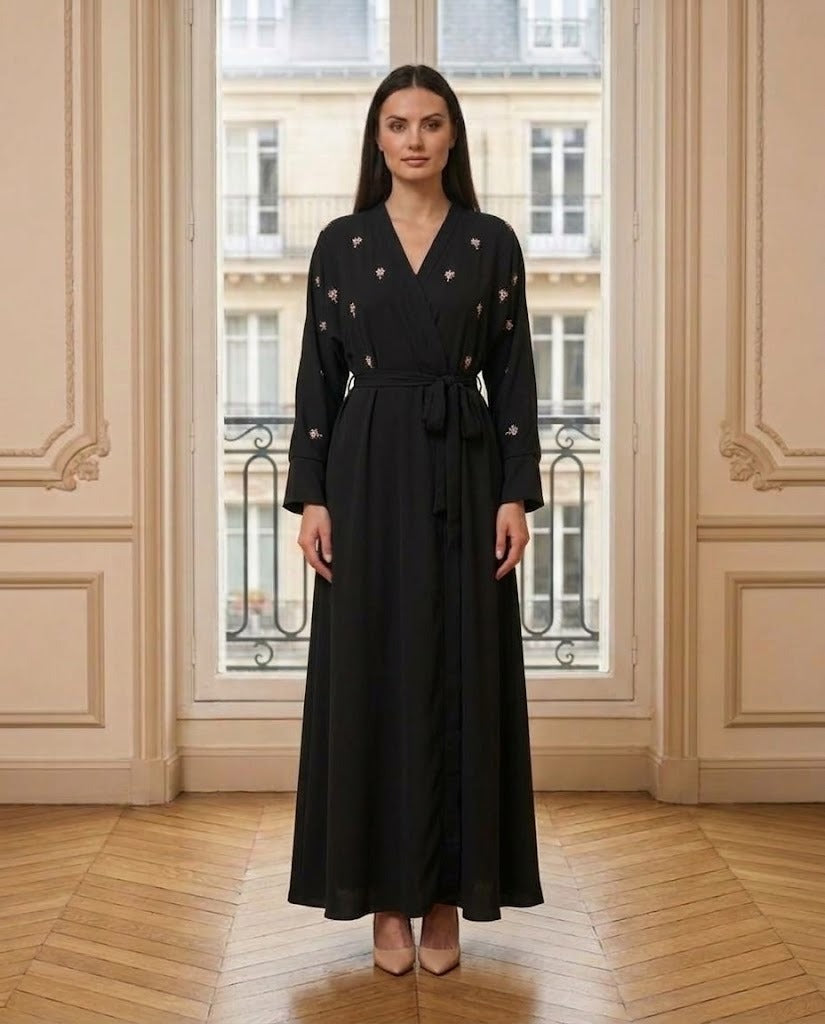 Robe longue à perles noire – vue de face – Eymora