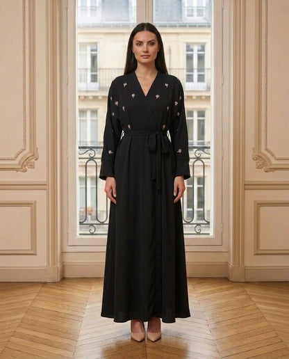 Robe longue à perles noire – vue de face – Eymora