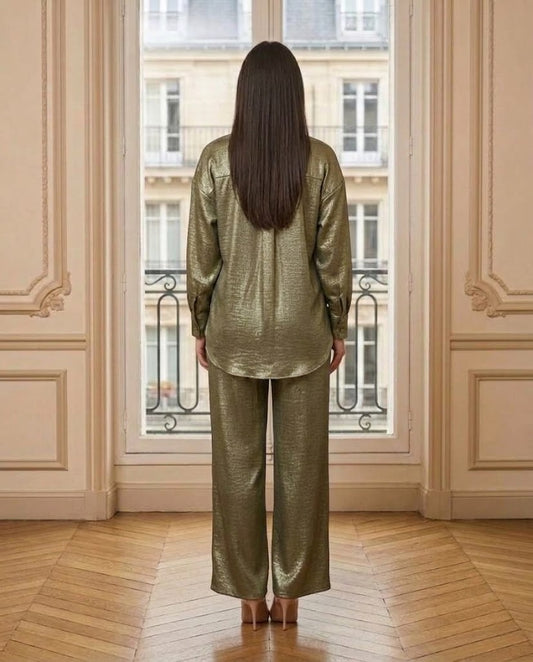 Ensemble chemise et pantalon satiné kaki – vue de dos – Eymora