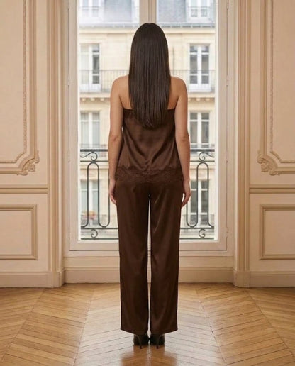 Ensemble bustier dentelle et pantalon satin chocolat – vue de dos – Eymora