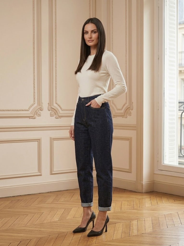 Jeans mom Jeanne marine – vue de trois-quarts – Eymora