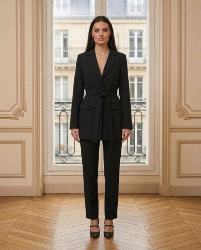 Blazer fluide ceinturé noir – vue de face – Eymora