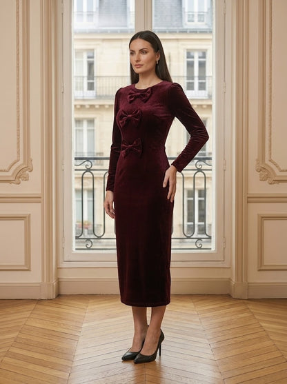 Robe velours mi-longue à nœuds bordeaux – vue de trois-quarts – Eymora