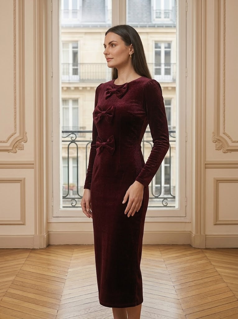 Robe velours mi-longue à nœuds bordeaux – portée – Eymora