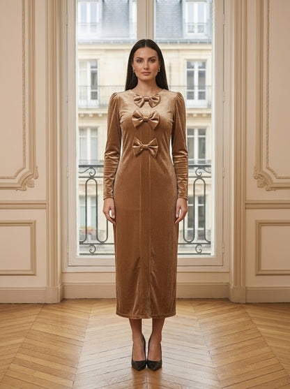 Robe velours mi-longue à nœuds camel – vue de face – Eymora