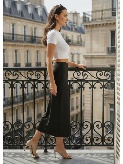 Jupe Midi Satinée Noire – Élégance Intemporelle