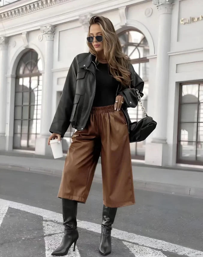 Pantalon 3/4 en simili cuir avec poches