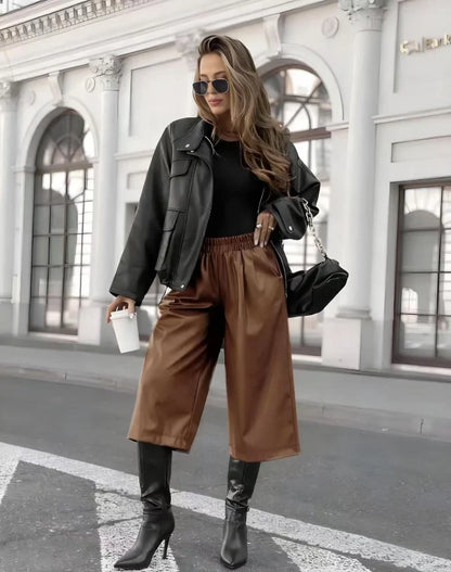 Pantalon 3/4 en simili cuir avec poches