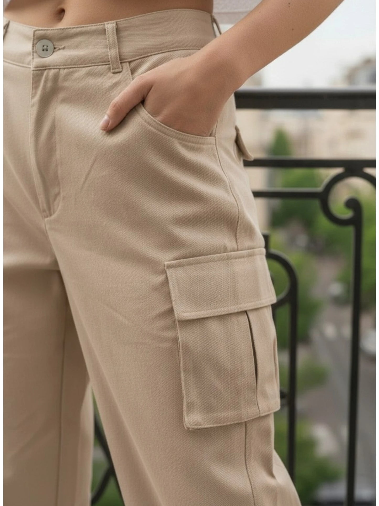 Pantalon Cargo Wide-Leg Beige – Allure Urbaine & Moderne