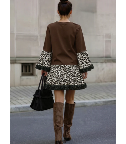 Robe courte à imprimé léopard et dentelle