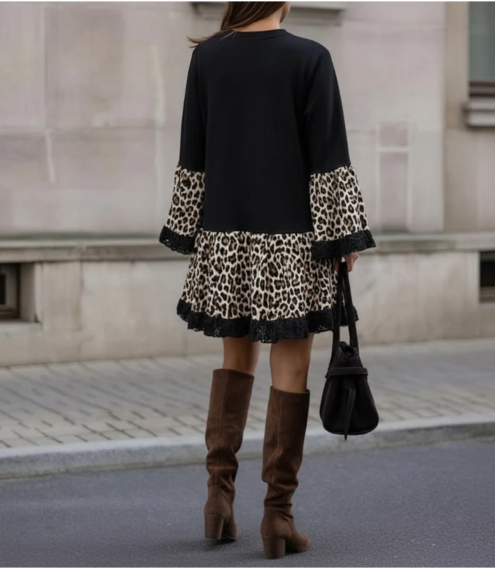 Robe courte à imprimé léopard et dentelle